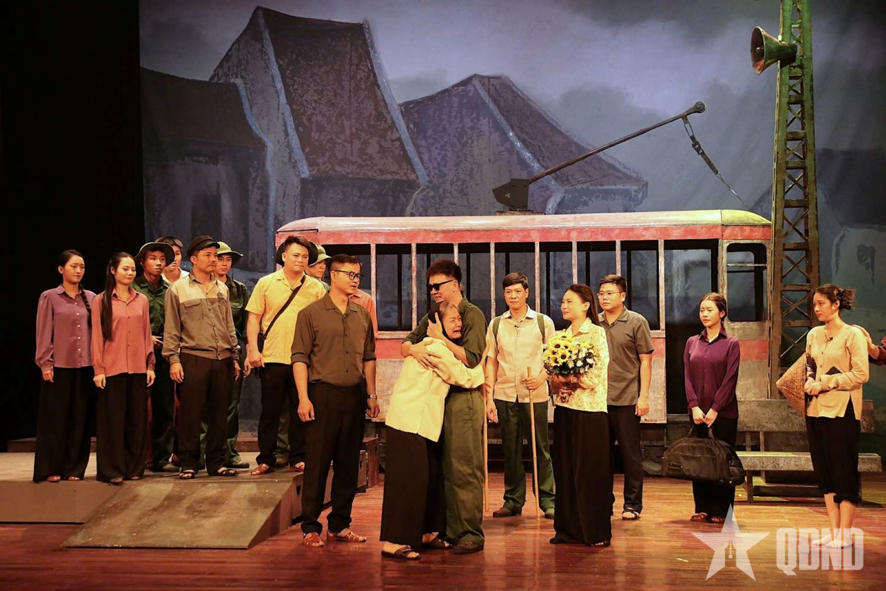 Vẻ đẹp người con gái Hà Nội trong chiến tranh